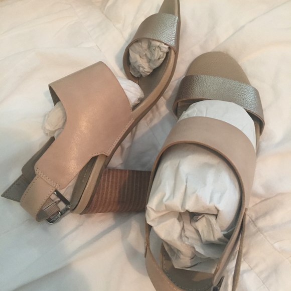 Brand NEW Franco Sarto Gothic Block Heel in Shell - Picture 2 of 4